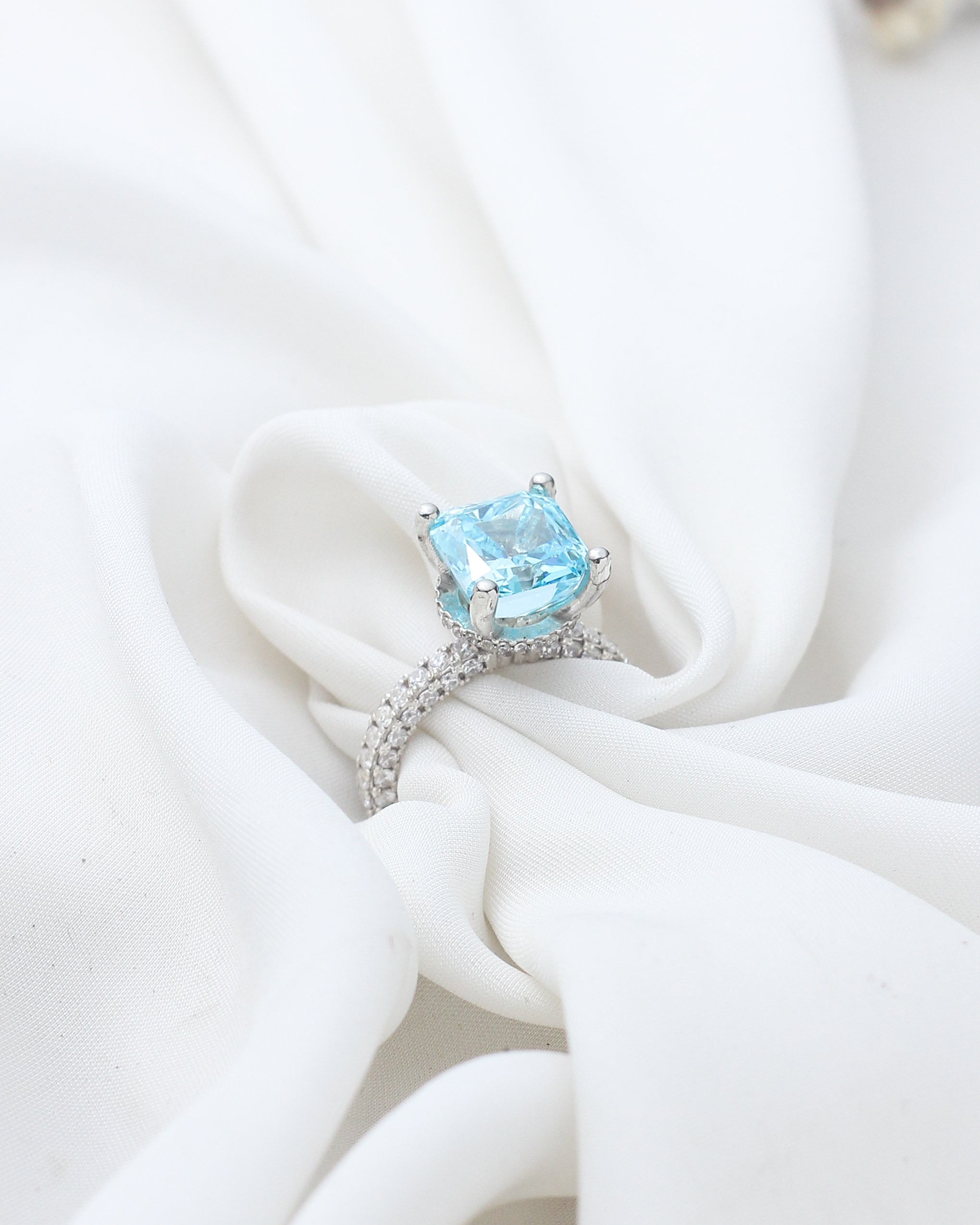 Aqua Radiance Solitaire Ring