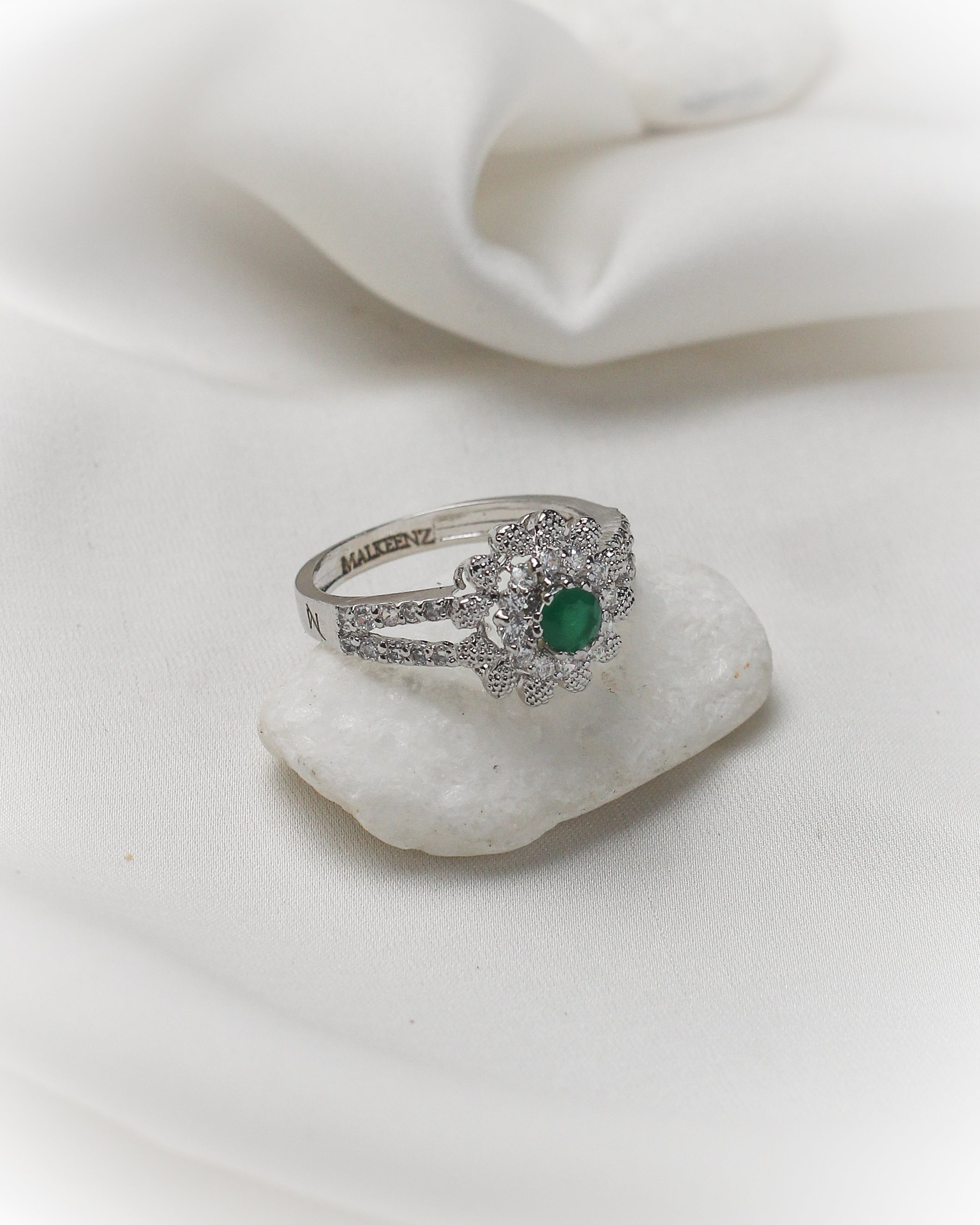 Emerald Blossom 925 Silver Pendant Set