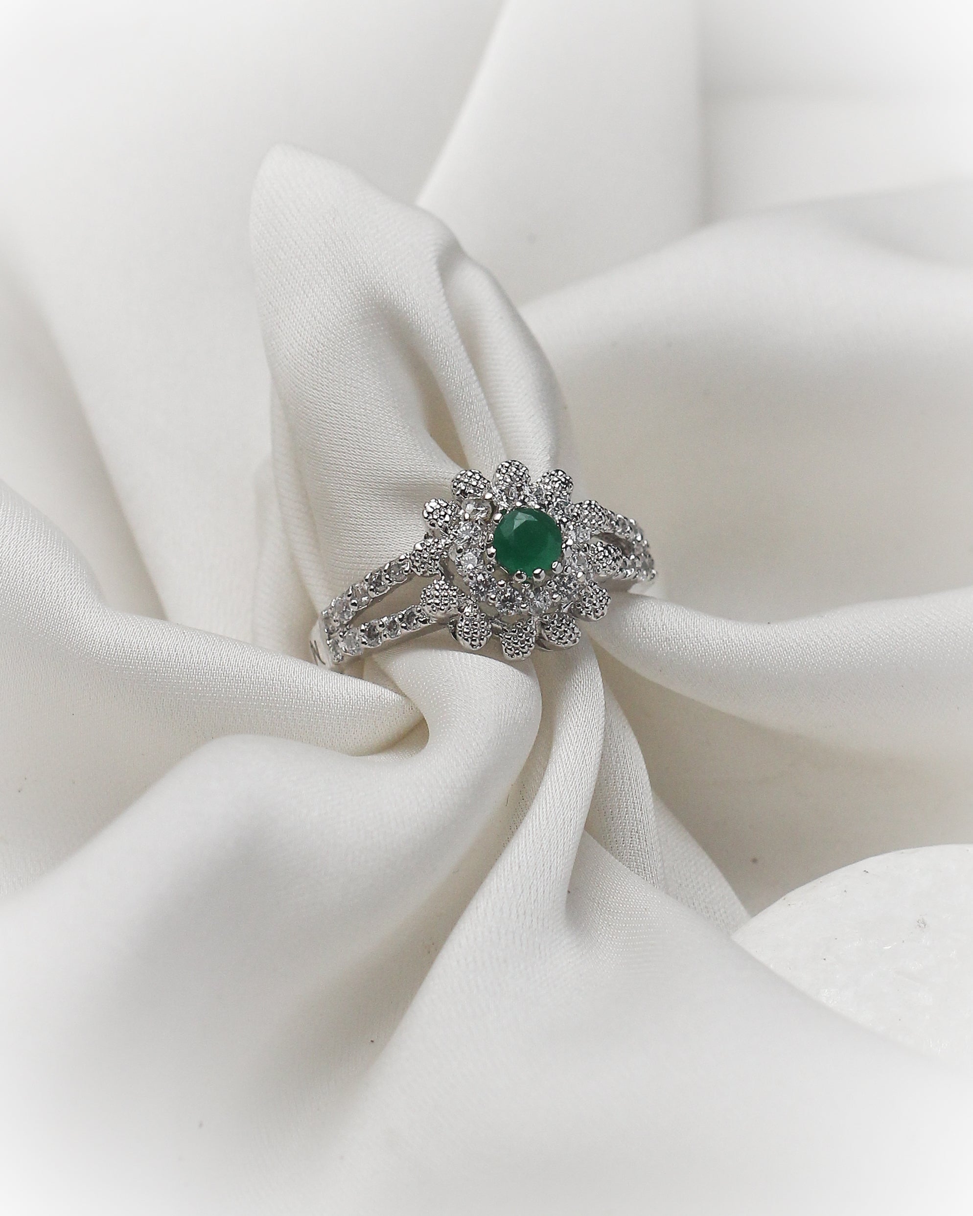 Emerald Blossom 925 Silver Pendant Set