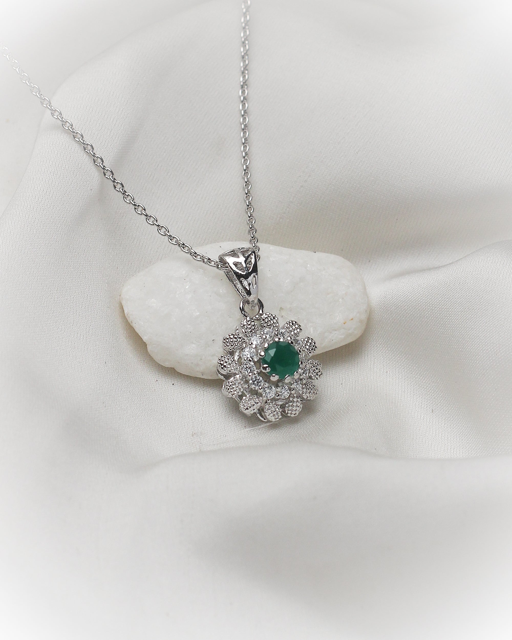 Emerald Blossom 925 Silver Pendant Set