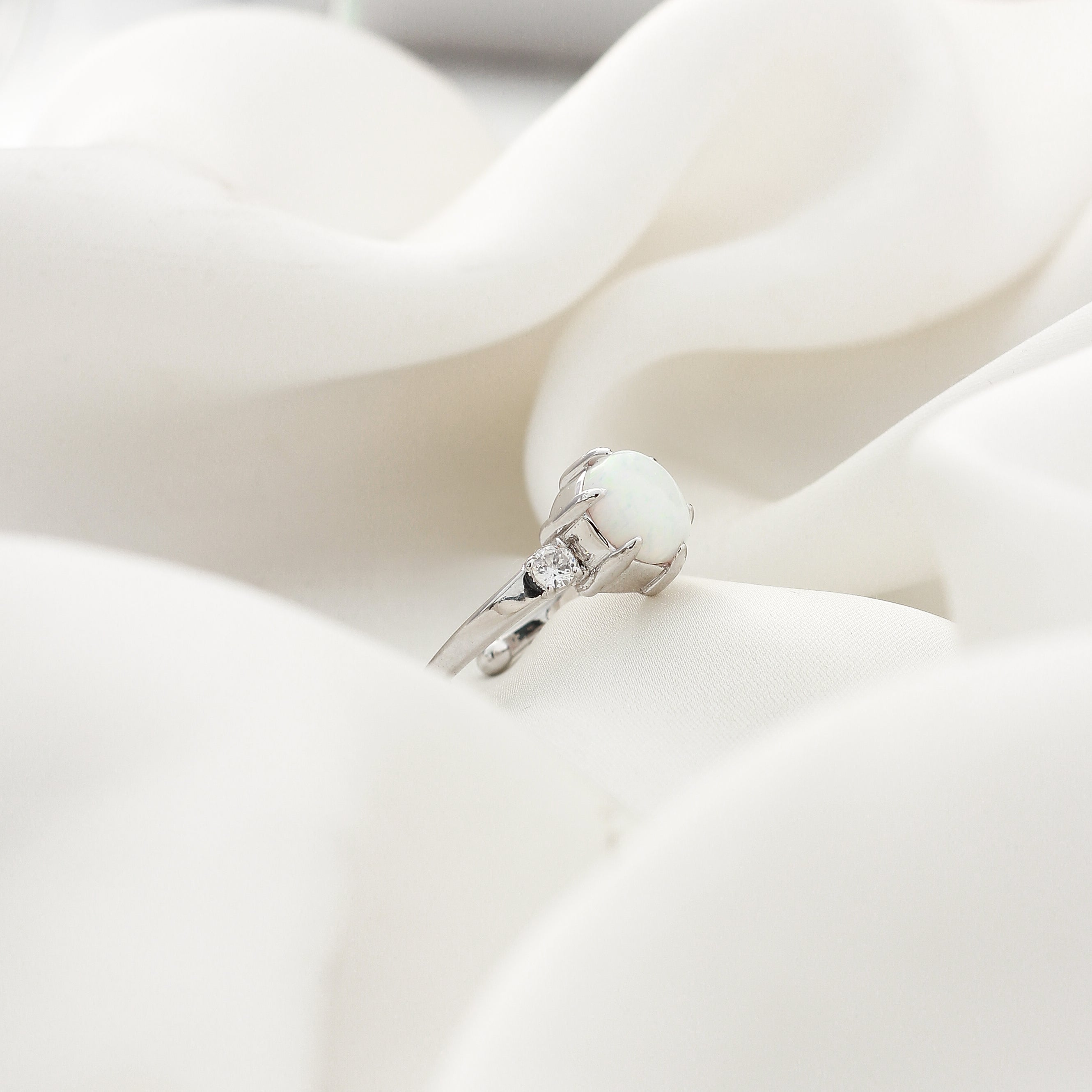 Starlight Whisper White