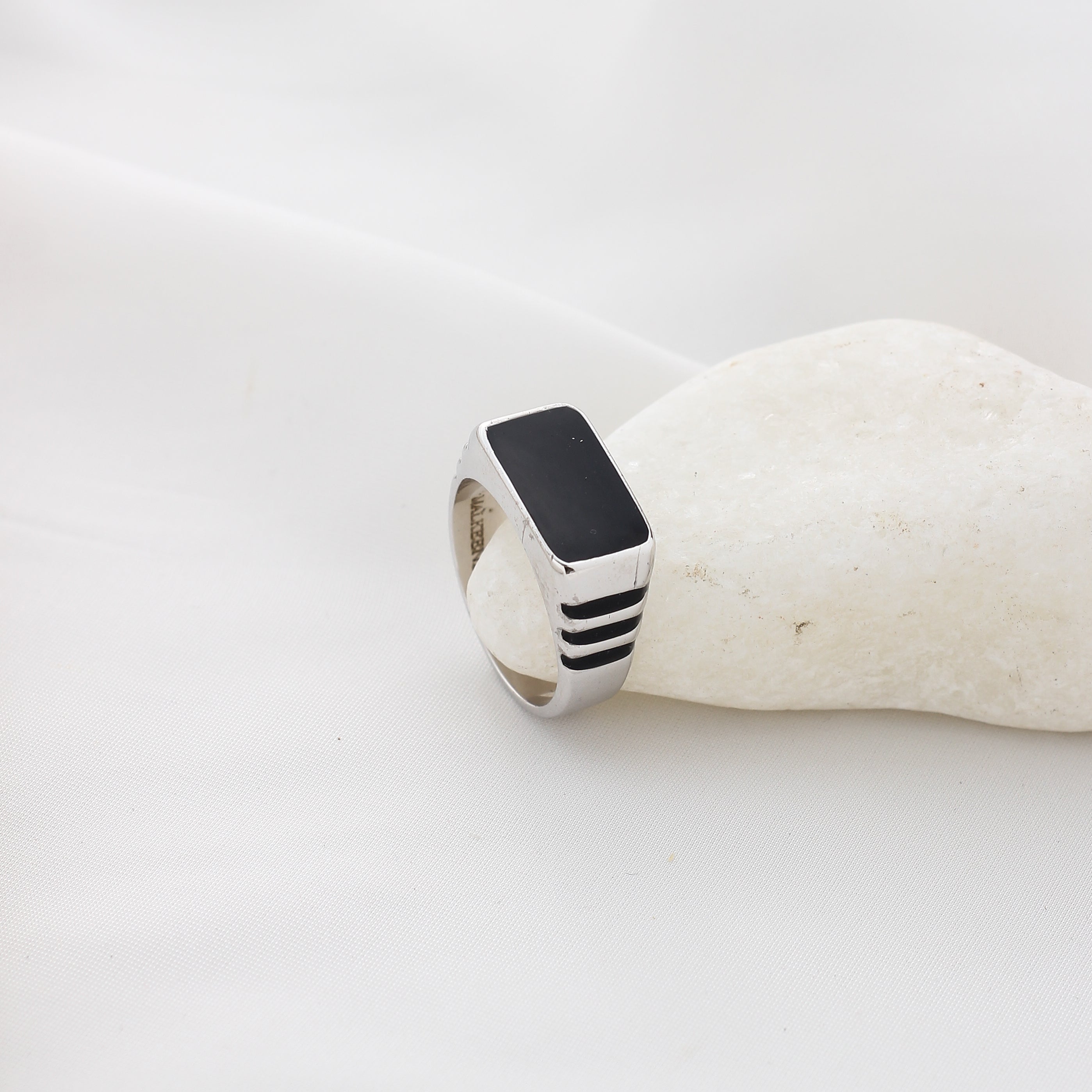 Hex Onyx Mirai Bold Ring