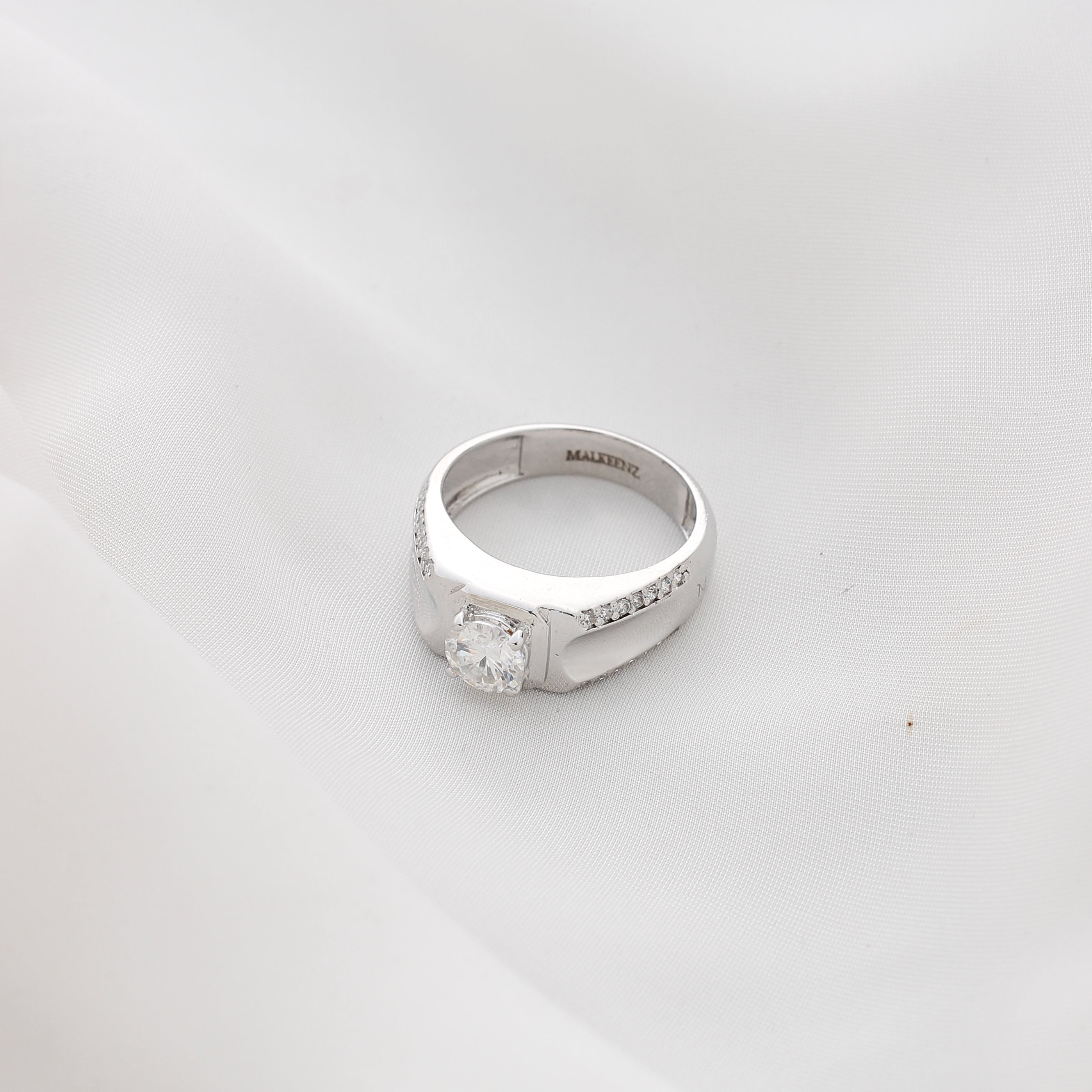 Regal Moissanite Band
