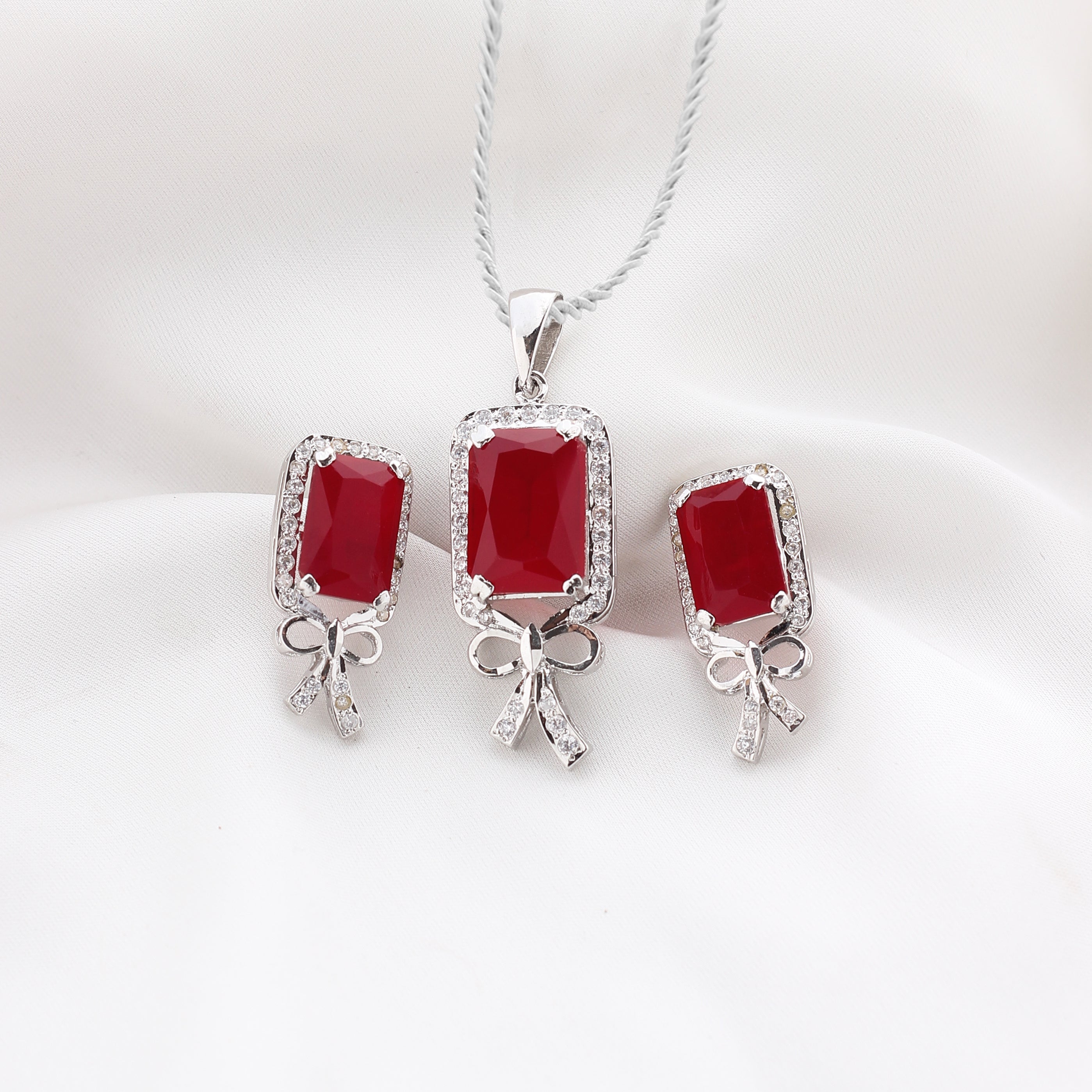 Scarlet Bow Set