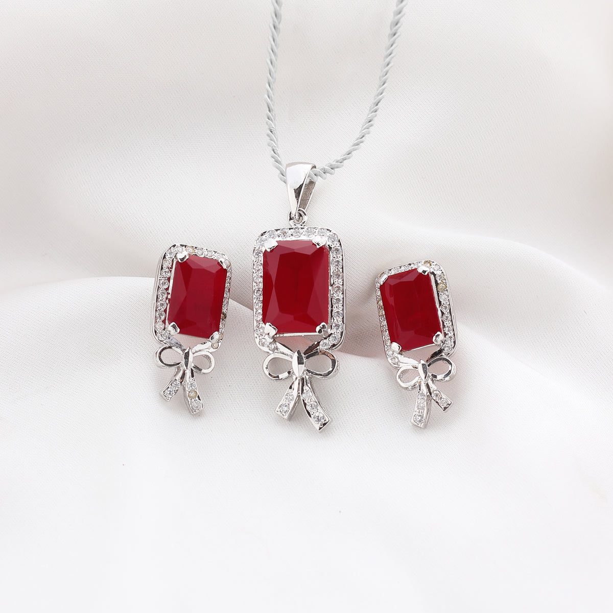 Scarlet Bow Set